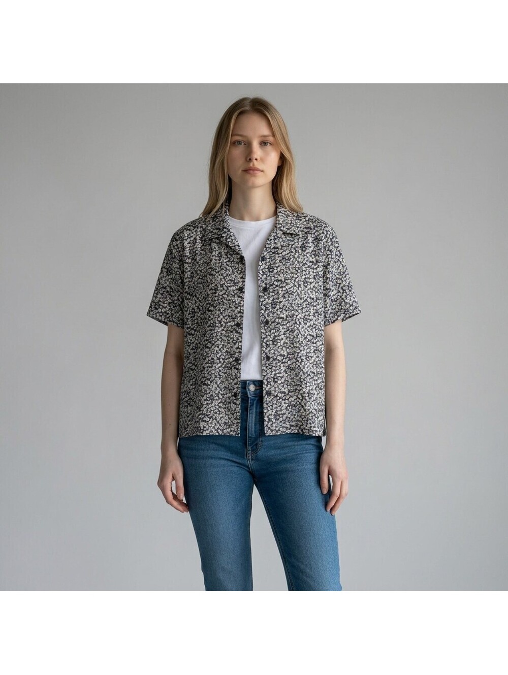 Voir Shirt Women M Medium Black Floral Button Up Collared Short Sleeve Casual